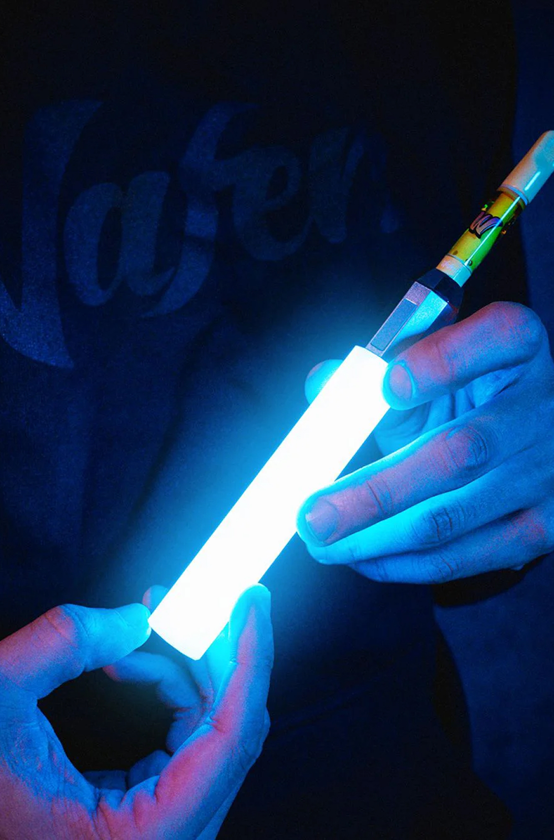 Litsaber OG glowing in a dark environment